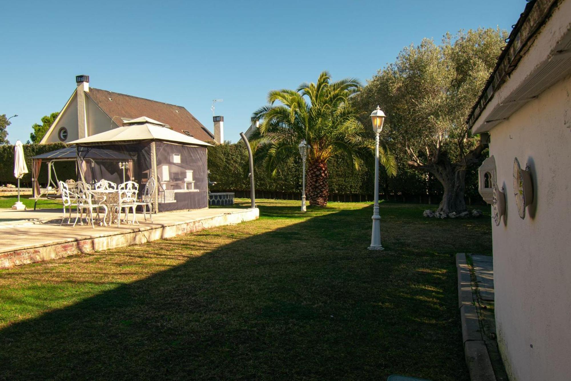 Villa Quiroga Villaviciosa de Odon Exterior photo